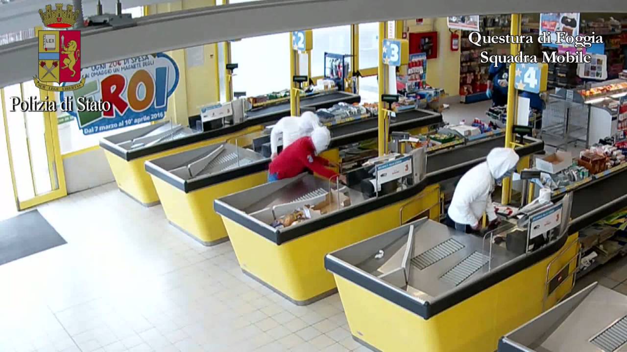 Panico all'Eurospin di Foggia, rapina con aggressione