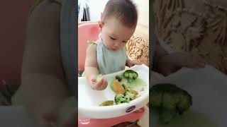 Ngày đầu tiên Susu ăn BLW 6m10d