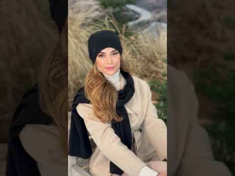 Стильний жіночий комплект шапка-бандана з помпоном та палантин Willi «Albo» у чорному кольорі., видео 1