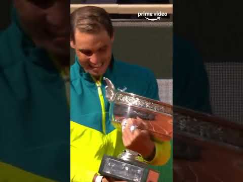 Rafael Nadal soulève la Coupe des Mousquetaires !