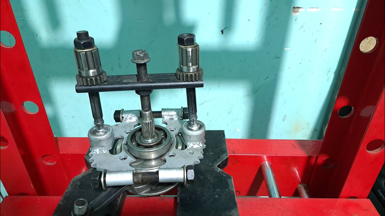 Herramienta casera para sacar rodamiento de cigüeñal de moto