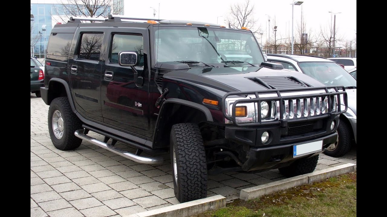 Mobil Hummer Seharga 3 Milyar Parkir Di Depan Warung Kopi Jalan