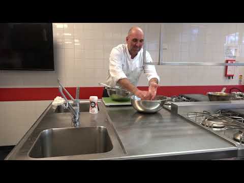 Video: Serveert Kip En Chinese Koolsalade