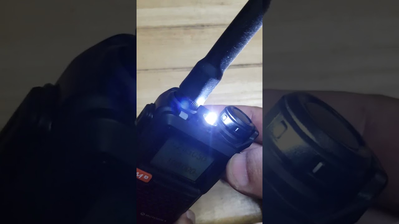 วิธีเปิดไฟฉาย Motorola gp338
