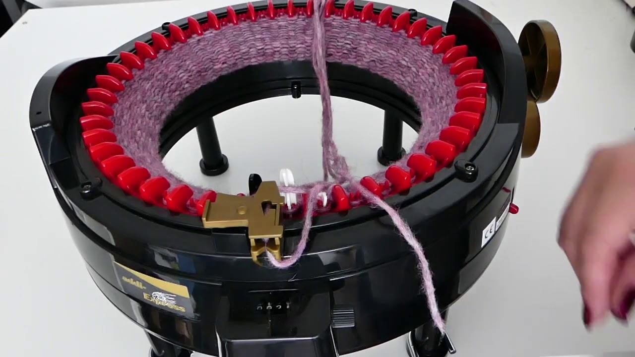 Making a Hat on the Addi Express King Knitting Machine 
