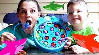 Caleb & Mommy Play Baby Shark Let's Go Fishing Family Fun Game screenshot 4