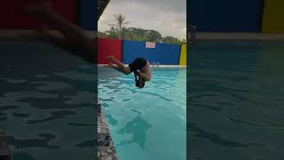 Mencengangkan, pelatih renang menggigil kedinginan #lucu #renang #kolam