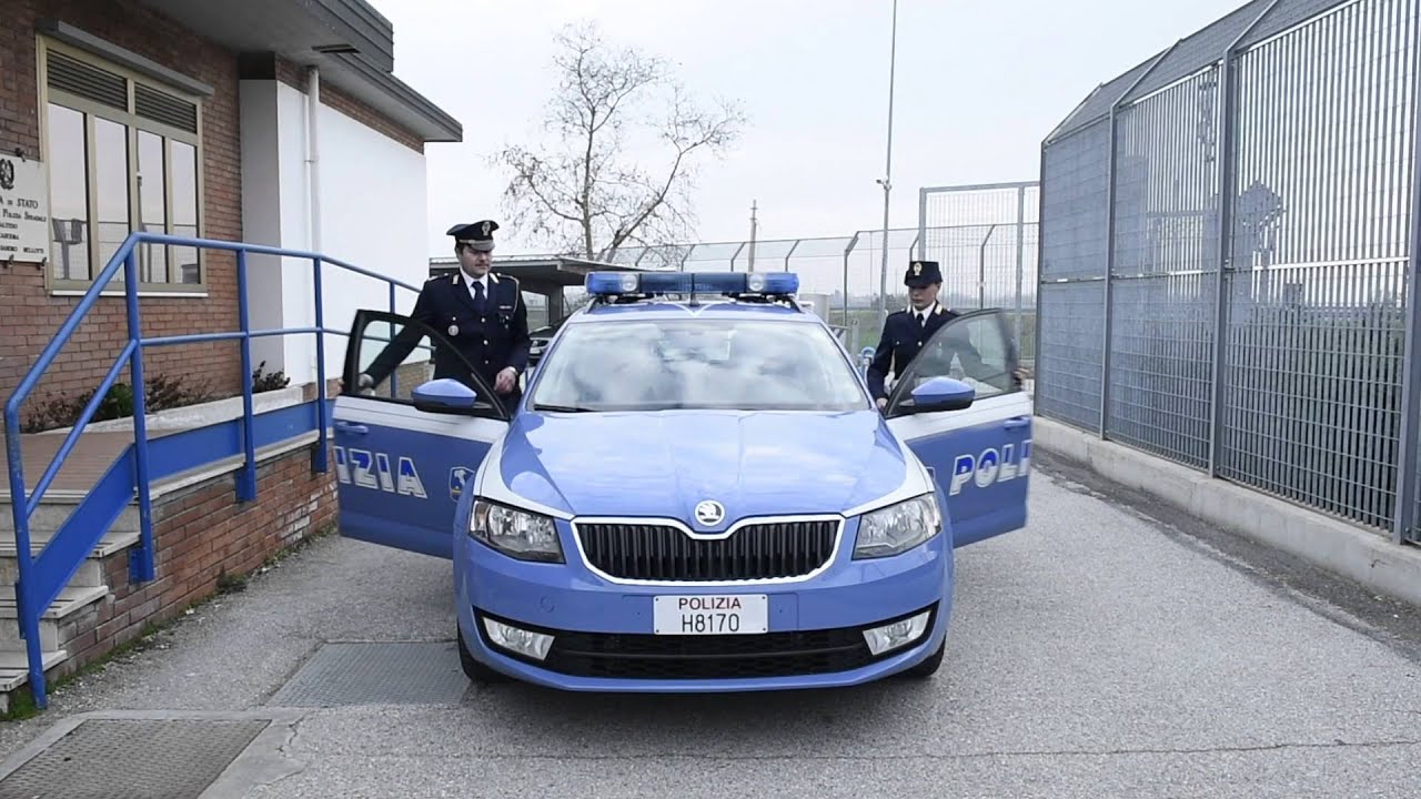 La polizia di stato con le donne P0lizia dello stato