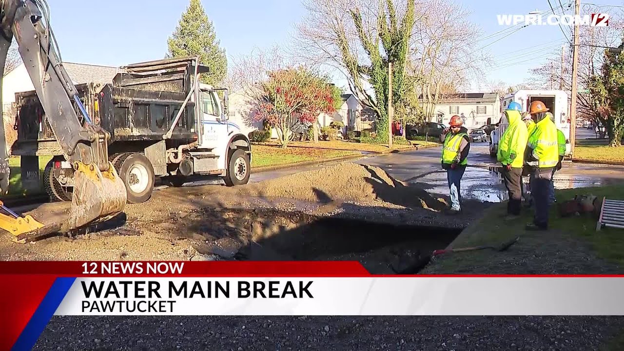 VIDEO NOW: Crews respond to water main break in Pawtucket - YouTube