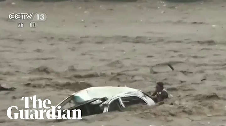 Man rescued from car swept into river as Typhoon Doksuri hits China - DayDayNews