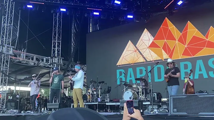 Rapidgrass and Dierks Bentley performing Burning M...