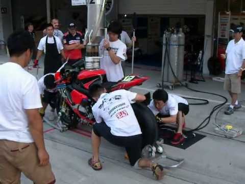＜鈴鹿8耐/2013＞ヨシムラピットワーク