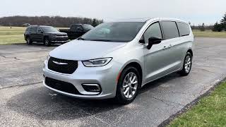 New 2026 Chrysler Pacifica Limited Walk Around (N26114)