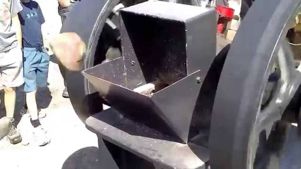 Steinbrecher an Bernardmotor W2 - YouTube