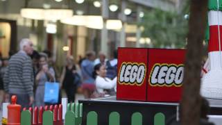 LEGO® Christmas Tree: Lights on!