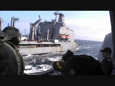 USS LEROY GRUMMAN REABASTECE FRAGATA INDEPENDÊNCIA NA JOINT WARRIOR