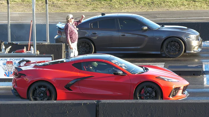 C8 Corvette vs Hellcat Charger - drag race