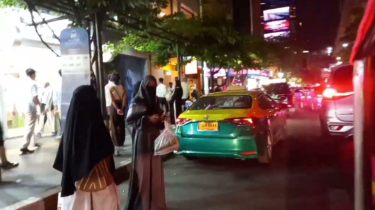 ညမွှေးပန်း - ရင်ဂို။  Bangkok Night...