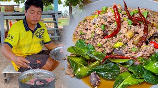 ลาบไก่รสแซ่บ หอมๆพริกข้าวคั่ว พร้อมซดน้ำต้มไก่ฮ้อนๆ