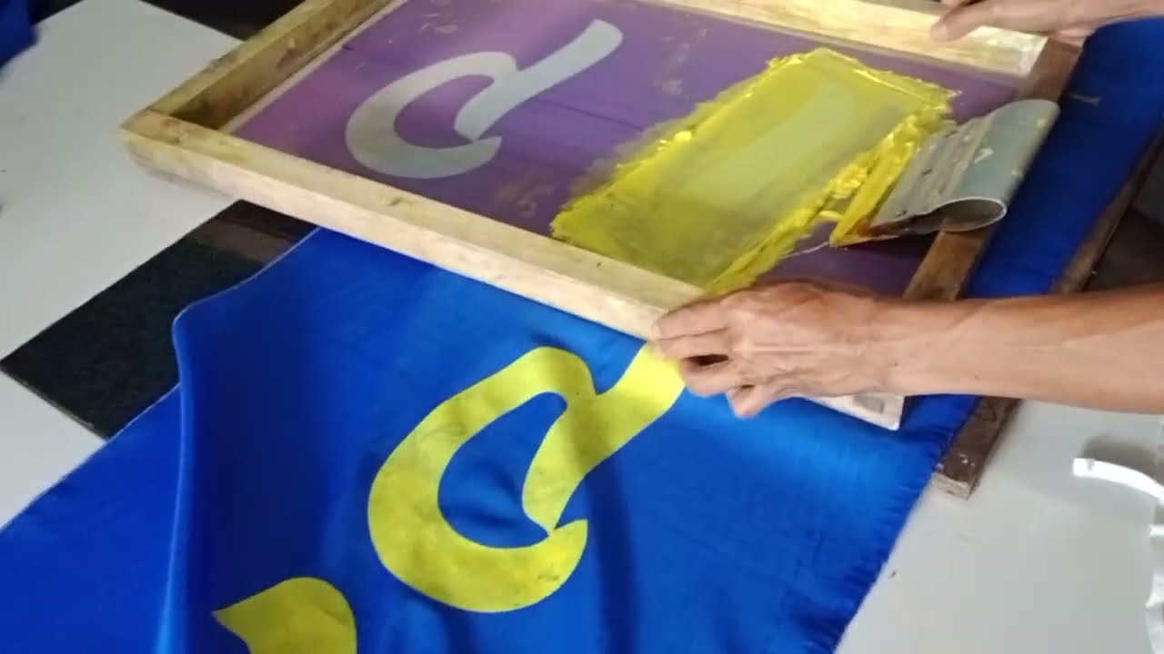 sablon umbul umbul menggunakan tinta rubber