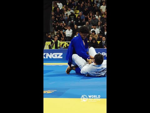 @jansengomesbjj advances to the medium-heavy finals!