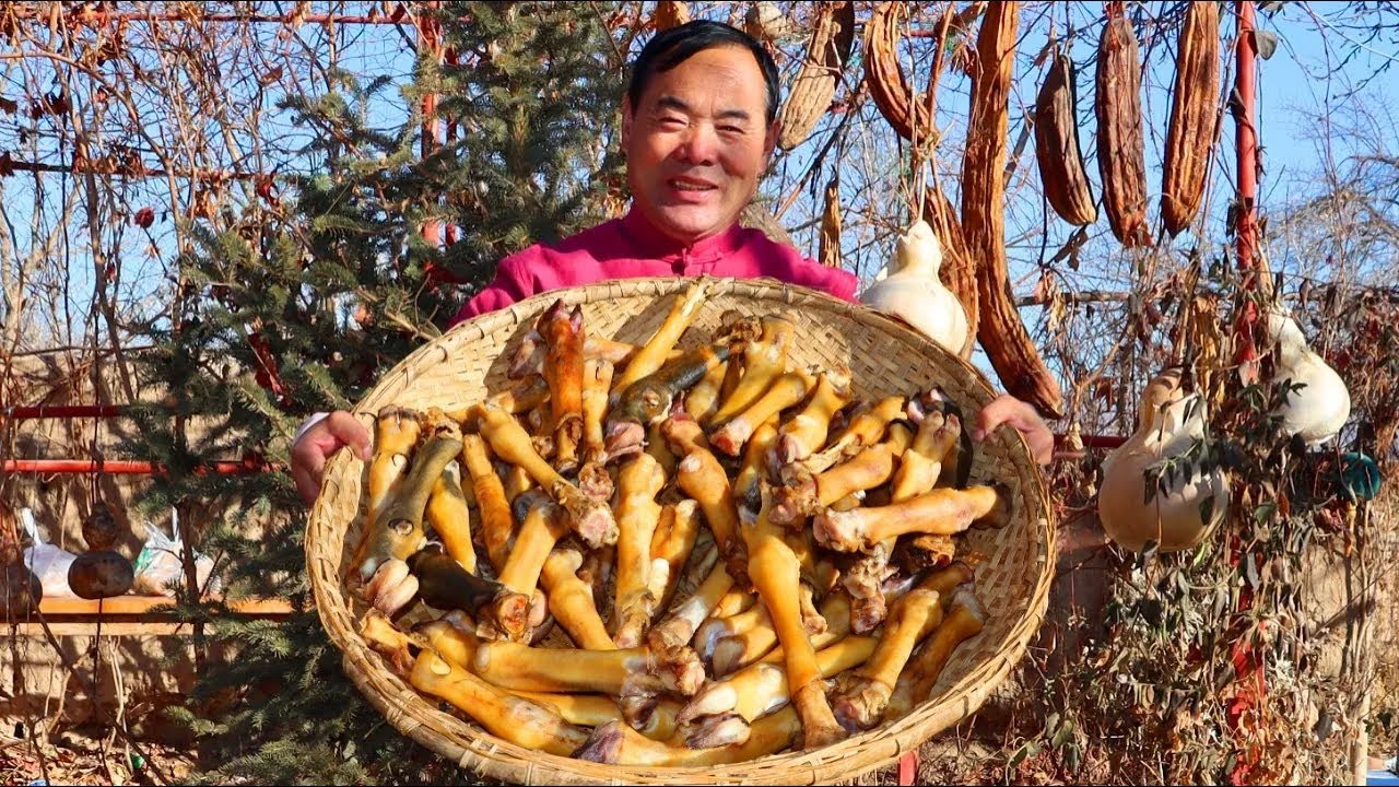Insane Pot! 50 Lamb Trotters Braised with Giant Ginger Until Fall-Off-the-Bone Tender！