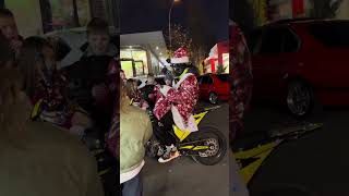 Дед Мороз в Сочи @aerox_tim 🎅 спешит раздавать подарки на заднем колесе 😜
