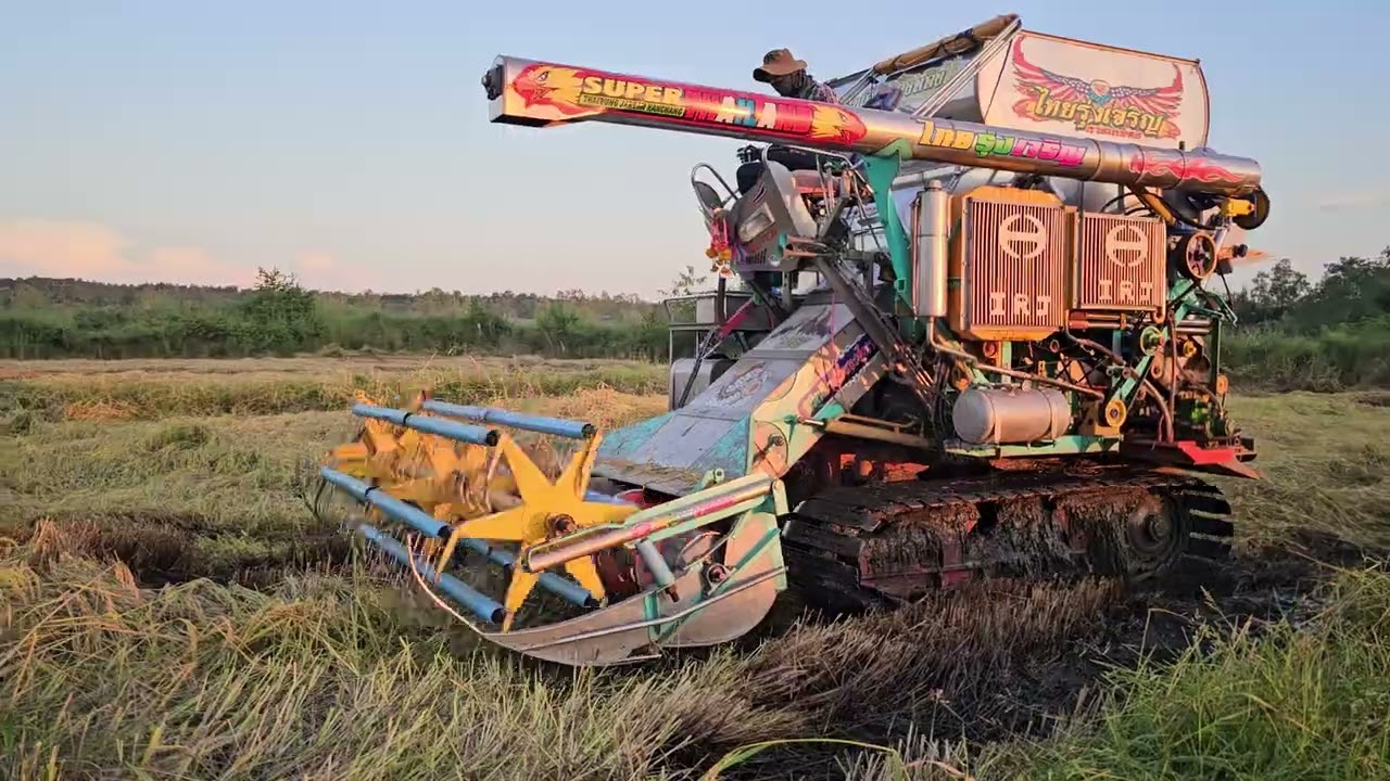 รถเกียวข้าวรุ่นไหนไม่ค่อยจะเห็นเลย