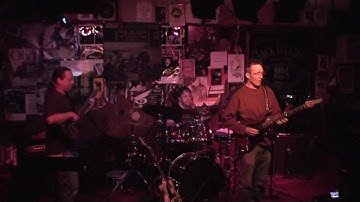 Altered plays "Diggin Out" live