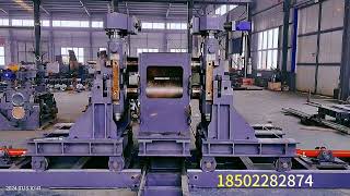 Roll changing robot, rolling mill roll changing equipment, quick roll changing device, universal