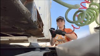A Day In The Life Of A Truck Driver / Drop and Hook / Weighing and Sliding Tandems / Fueling + More
