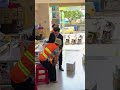 Arriving at the right time to help the elderly [ONEKINDMAN] #onekindman #kindness #respect #help