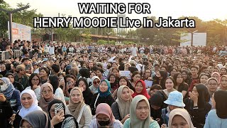 Crowd Of Boys and girls Waiting For Henry Moodie Live Performance In Jakarta Indonesia 8 May 2024