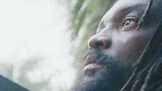 lucky-dube-war-and-crime