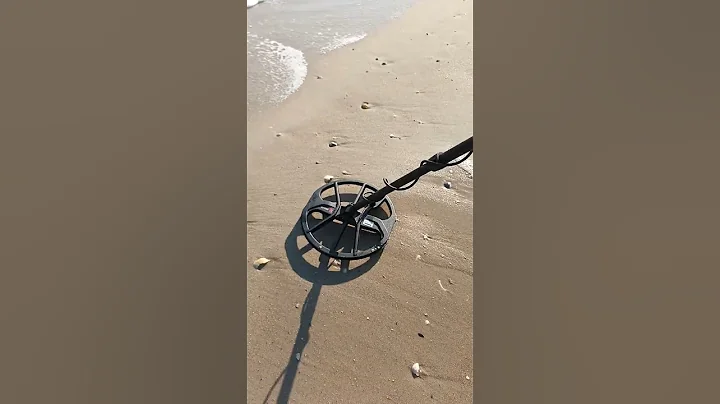 I Found a Massive Gold Chain on the Beach with My Metal Detector! #bestmetaldetector #treasuresearch