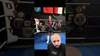 Toptalent Dinagracia Van Ark Op De Pads Bij Zadero Houd Haar In De Gaten