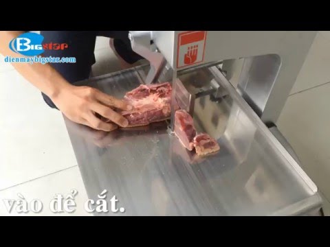 Máy cưa xương và cắt thịt cá đông lạnh mới.