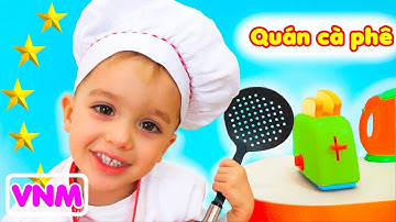 Vlad, Nikita và Mama đang chơi trong quán cà phê