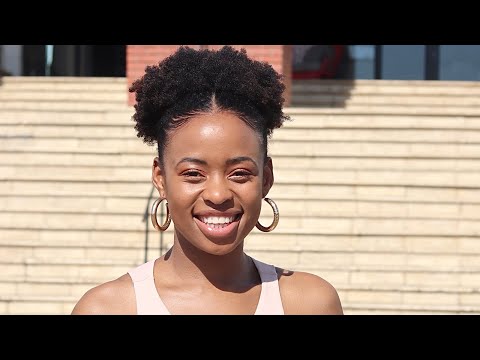 Video: 3 enkle måter å style en afro på