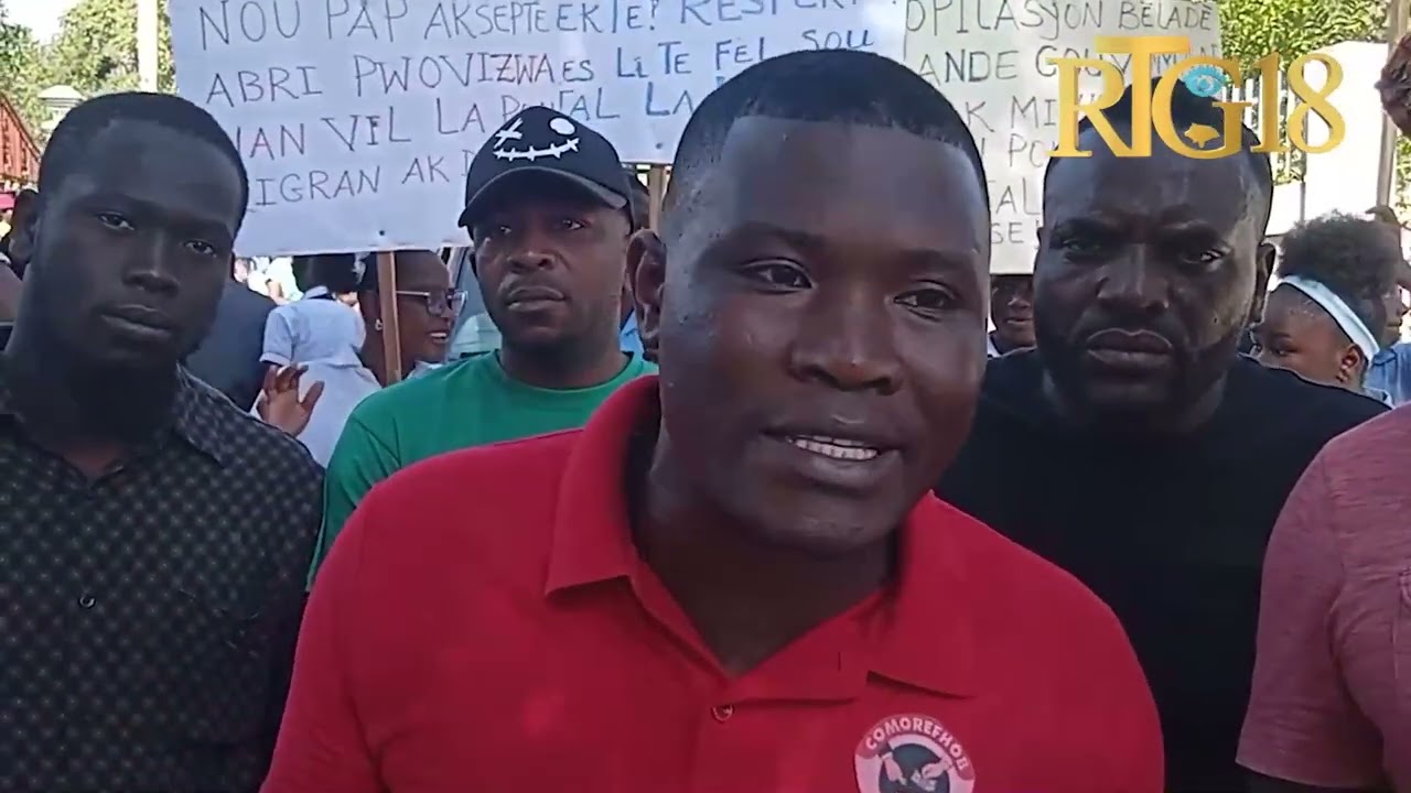 Plizyè sitwayen ak elèv nan komin Belladère manifeste pou mande MSPP tèren pou konstwi yon lopital