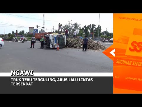 NGAWI - Truk Tebu Terguling, Arus Lalu Lintas Tersendat