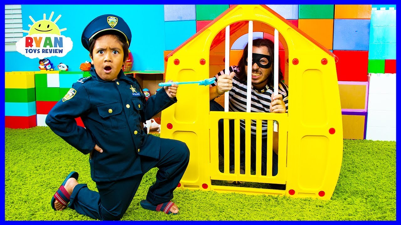 Ryan Pretend Play Police Officer helps 