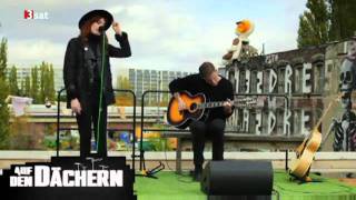 Video voorbeeld van "Florence + the Machine: Cosmic Love (Unplugged) - ON THE ROOFTOP Tape.tv"