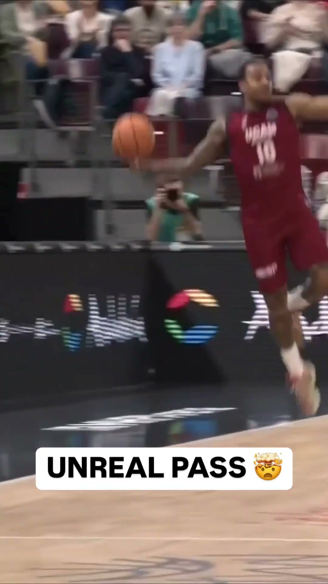 Troy Caupain with one of the best passes you'll ever see ?