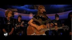 OFF LIVE - Taylor Swift "Love Story" Live On The Seine, Paris  - Durasi: 4:08. 