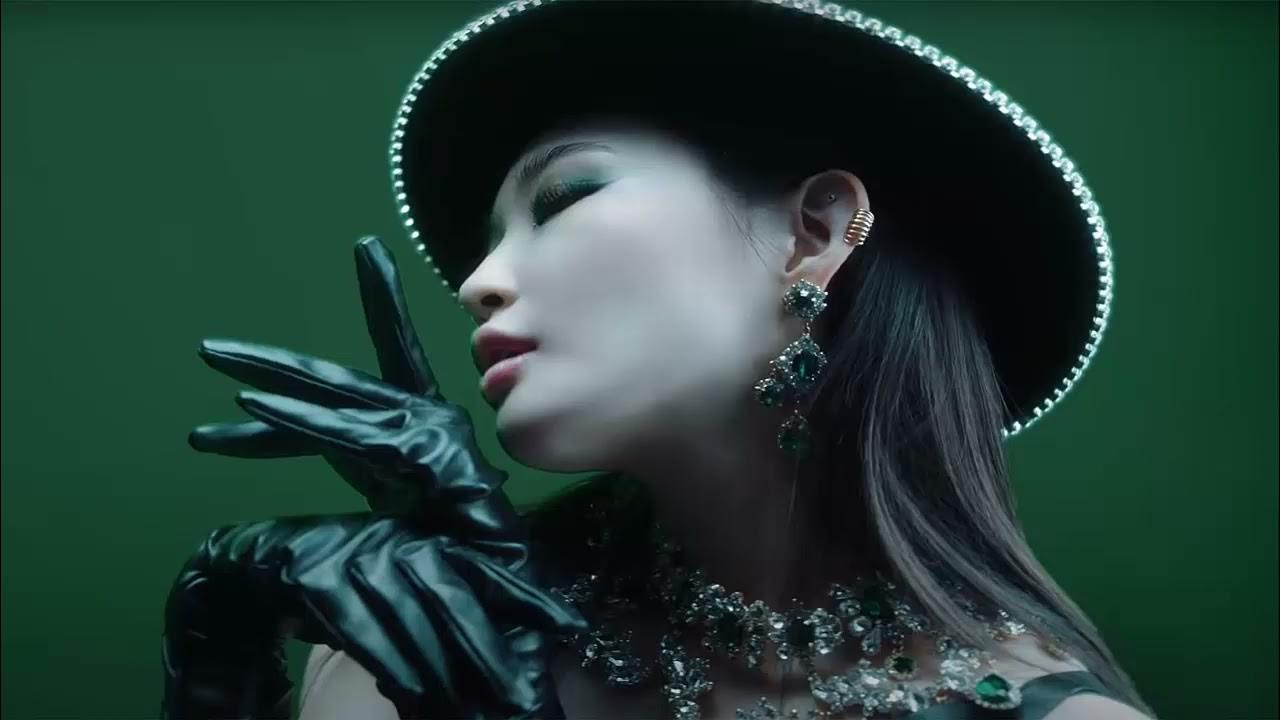 синий велосипед для девочки. человек на велосипеде. красивые девушки на велосипеде. езда на велосипеде. Chung ha bicycle.