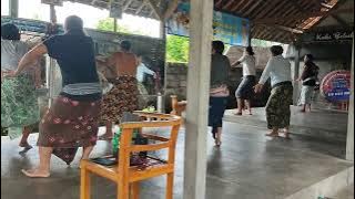 Belajar Tari Topeng Tua Dari Made Cat kaki Bebek House Studio