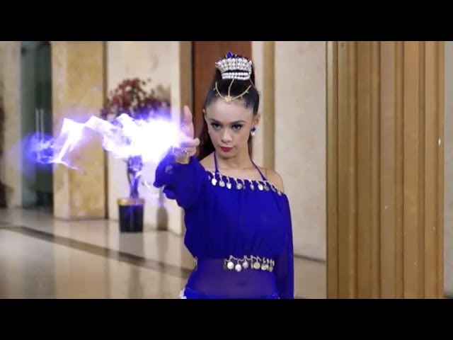 Lablari yuqoriga kotarilgan fohishalar