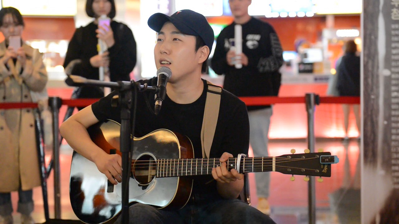 2017.04.09 장범준 동대문 메가박스 프리마켓 공연 (점점)