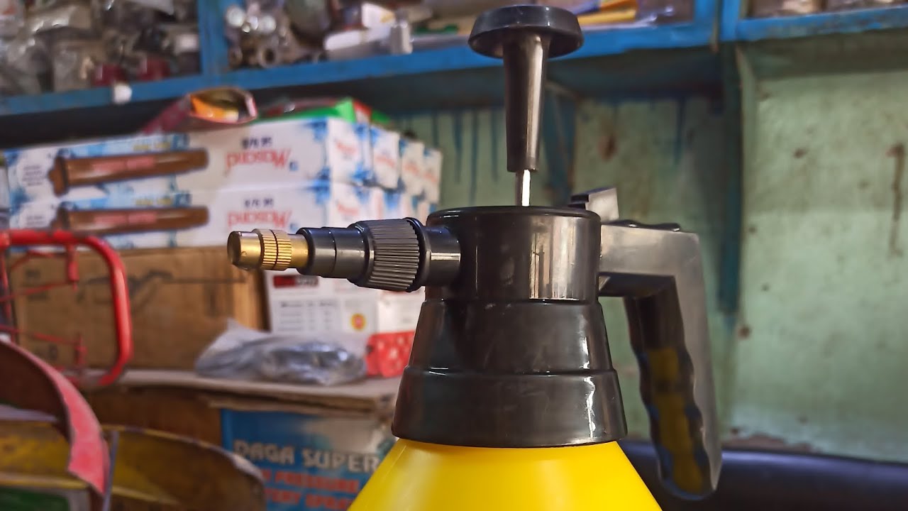 1.5 litter hand pumping spray machine all India online delivery available.. garden flower spray
